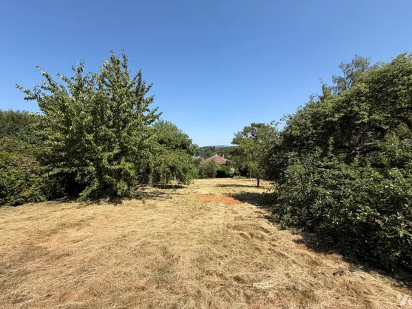 Terrain 833 m²