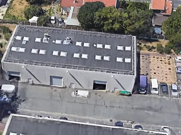 Entrepôt 900 m²
