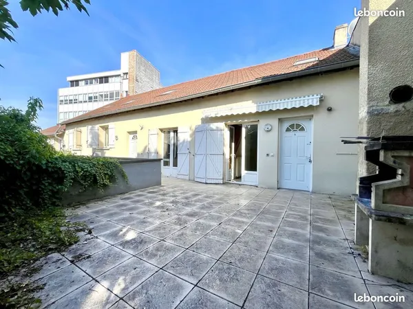 Rare : Duplex F4 dans maison en copropriété, grande terrasse de 30m2