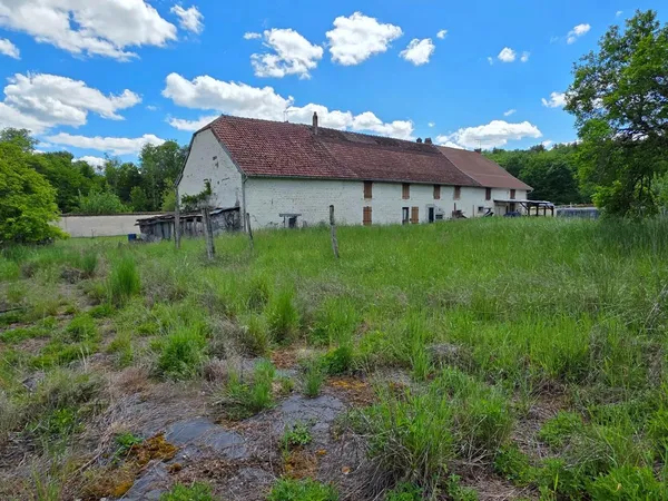 Maison de caractère à rénover - 220 m² habitables sur 2 500 m² de terrain - Gevrolles