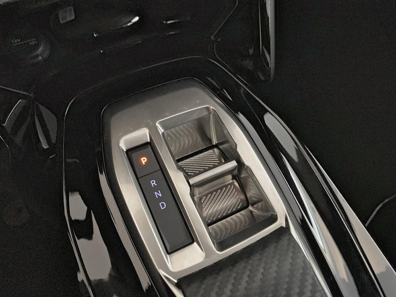 Peugeot 2008 hybrid 145 ch e-dcs6 allure — photo 15