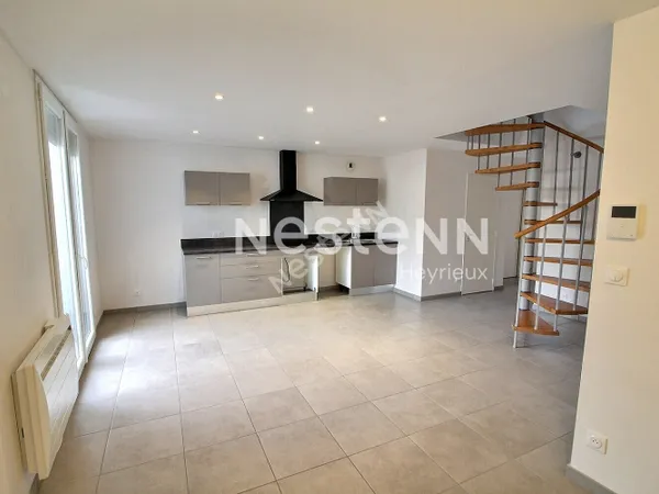 HEYRIEUX - APPARTEMENT T3 RÉNOVÉ AVEC TERRASSE DE 13 M² !EN HYPER CENTRE!!