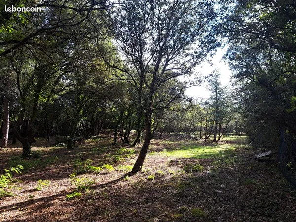 Terrain à bâtir de 700 m² à CABRIERES-D'AVIGNON (84)