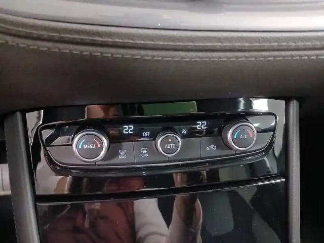 Opel Grandland X hybrid 225 ch bva8 — photo 19
