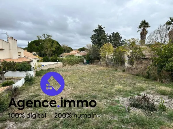 Terrain plat constructible de 787 m2