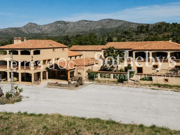 Domaine avec magnifique vue jusqu'à la mer de plus de 1600m² sur
