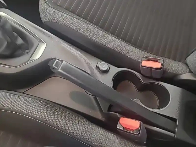 Peugeot 208 puretech 75 s&amp;s bvm5 — photo 18