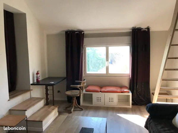 Loue studio 40 m2 ,1er étage libre de suite