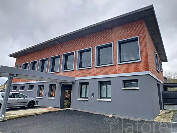 Local commercial 1 pièce 71 m²
