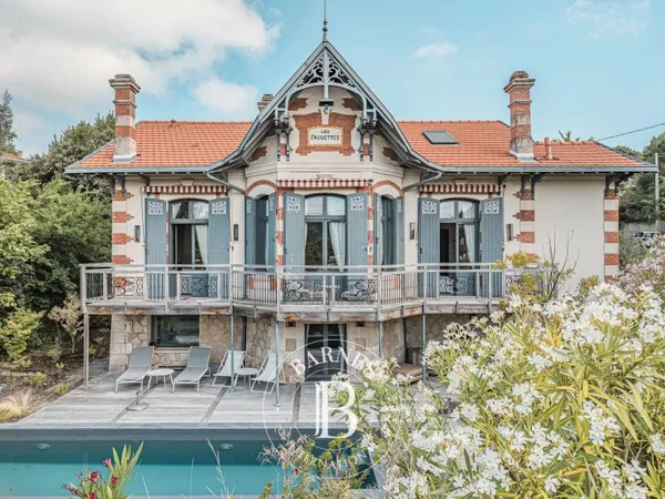 VILLA «LES FAUVETTES» AVEC PISCINE EN VILLE D'HIVER, ARCACHON - CAPACITÉ 8 PERSONNES