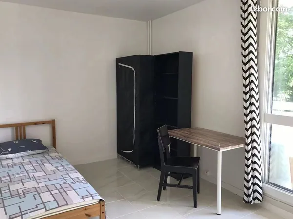 1 chambre avec balcon en colocation à Créteil - Réservées aux filles