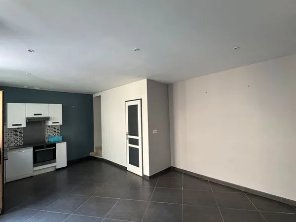 Maison de village T4 rénovée - 81 m² - Saint-Gilles centre