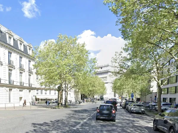 Paris 16ème - Demeure de charme avec jardin