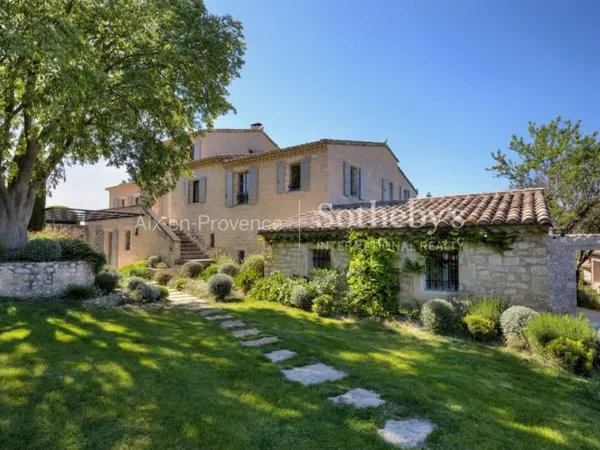 Mas de la Tour, Superbe propriété à Eygalières