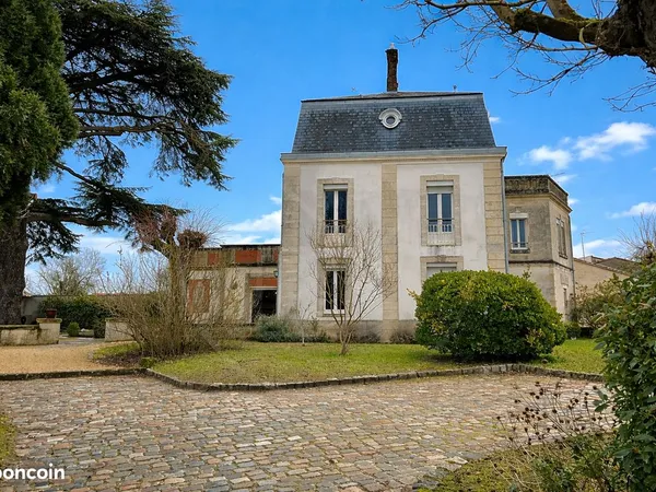Maison 10 pièces 240 m²