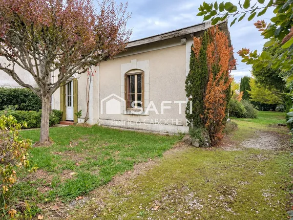 Superbe Terrain de 750 m2 divisible au calme et sans vis-à-vis avec petite maison