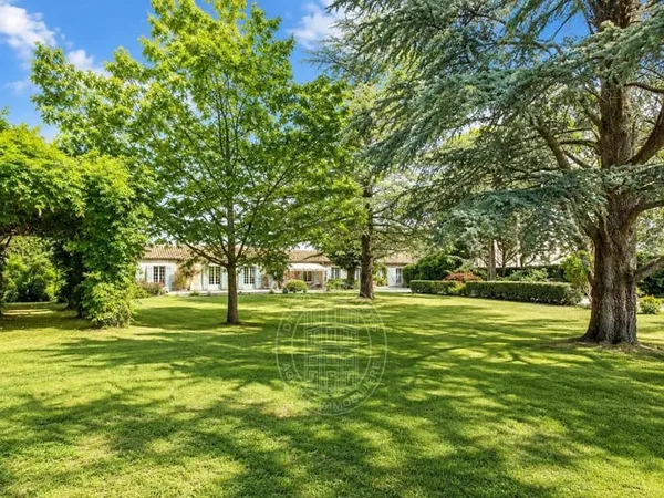 Aux portes de Bordeaux - Maison familiale de 290 m² avec piscine - Parc de 3 669 m²