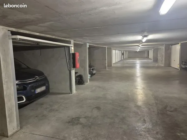 Garage à louer - Quartier Garibaldi 37 rue Béguin, Lyon
