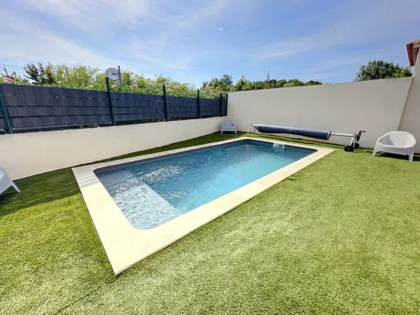 Maison récente avec piscine