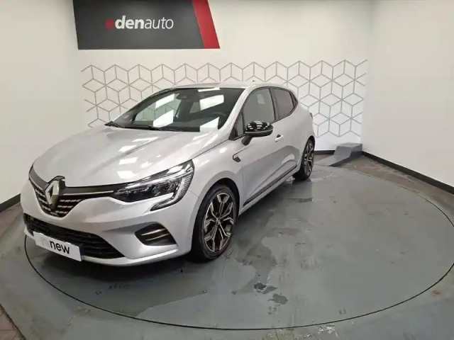 Renault Clio e-tech 140 - 21n — photo 1