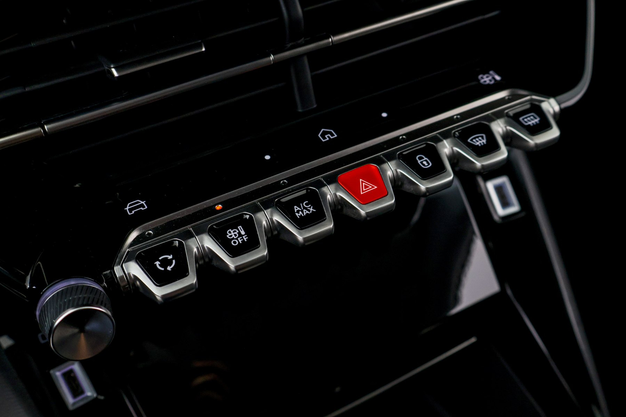 Peugeot 208 — photo 24