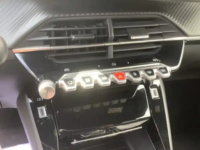 Peugeot 2008 nouveau 130 s&amp;s eat8 allure — photo 16