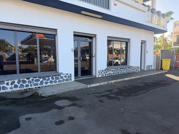 AB4830: LOCAL 94 m² - ST-PIERRE