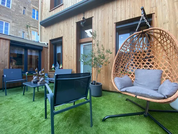 NOUVEAUTÉ ! Maison de ville Dinan centre avec grande terrasse 91m²