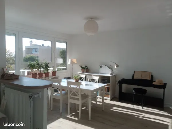 Grand studio lumineux de 33 m2 au 1er étage entièrement rénové