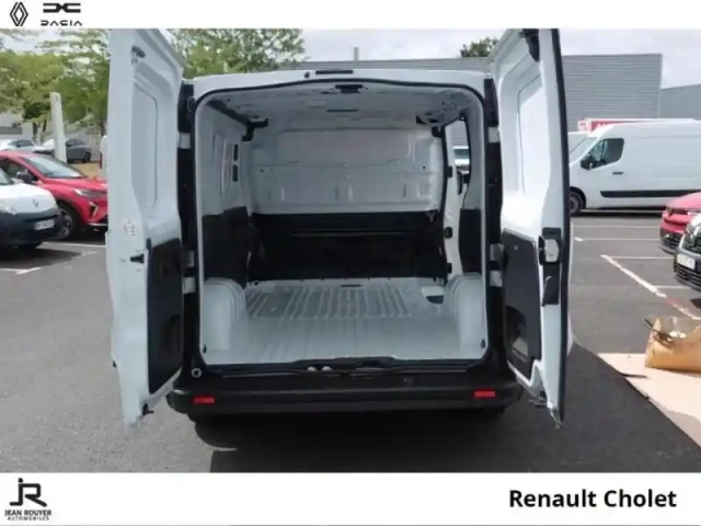 Renault Trafic fg l1h1 3t e-tech ac22 advance -24 — photo 7