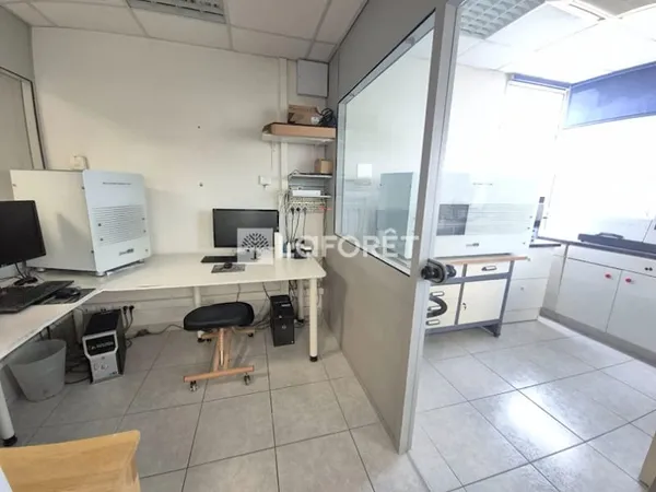 Bureau 3 pièces 68 m²
