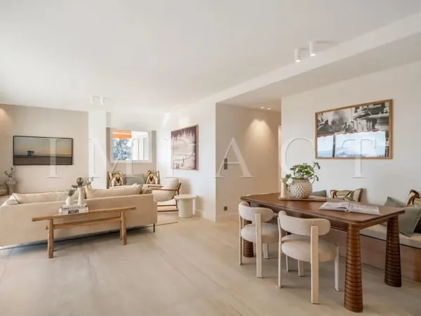Appartement 3 pièces entièrement rénové vue mer à vendre - Cannes Montfleury