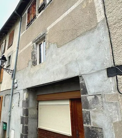 Part. Vend maison de bourg à rénover Maringues