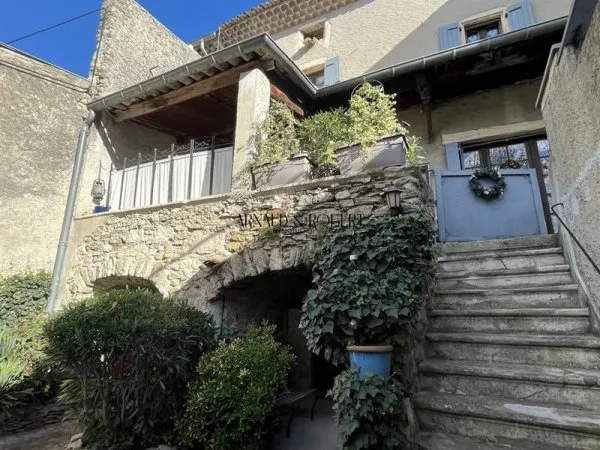 Maison de village avec commerce