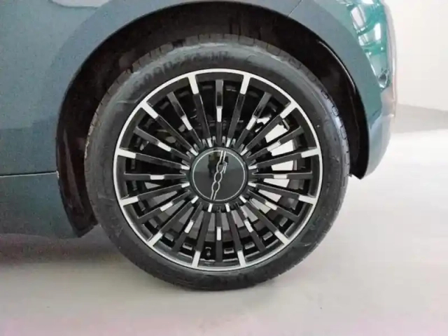 Fiat 500 e 118ch la prima my25 — photo 9