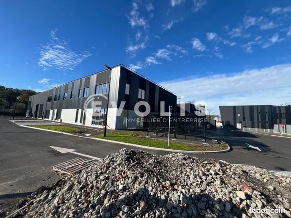 Local bureaux 586 m²