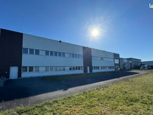 LOCAL D'ACTIVITE 3247 m² LA SENTINELLE