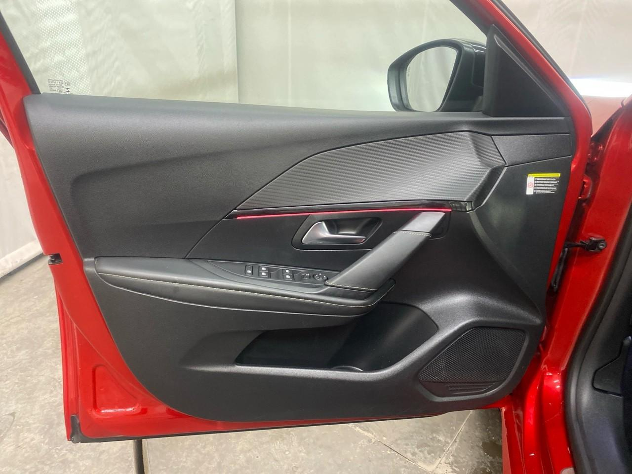 Peugeot 208 puretech 100 s&s eat8 gt pack — photo 26