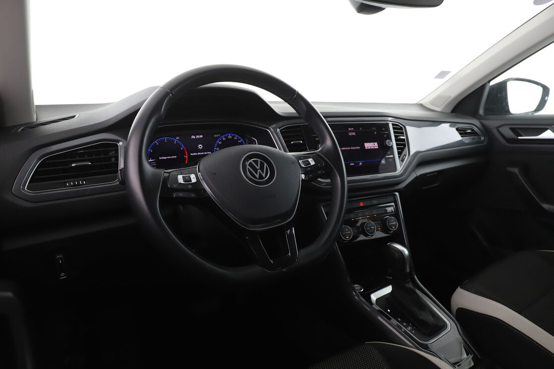 Volkswagen T-Roc 1.5 TSI EVO DSG7 — photo 10