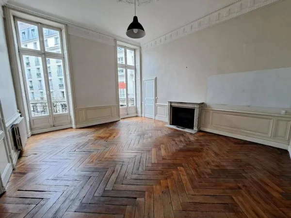 Local commercial 140 m²