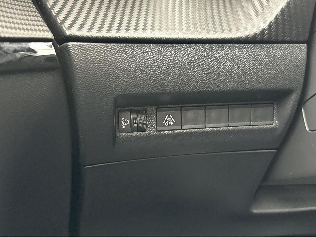 Peugeot 208 puretech 100 s&s bvm6 allure — photo 16