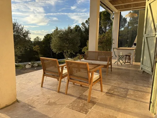Loue chambre dans maison près d'Aix en Provence pour une étudiante.