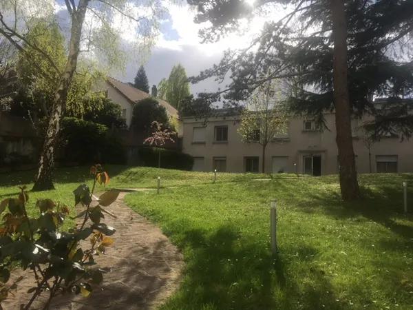Studio centre saint cloud 13 m2