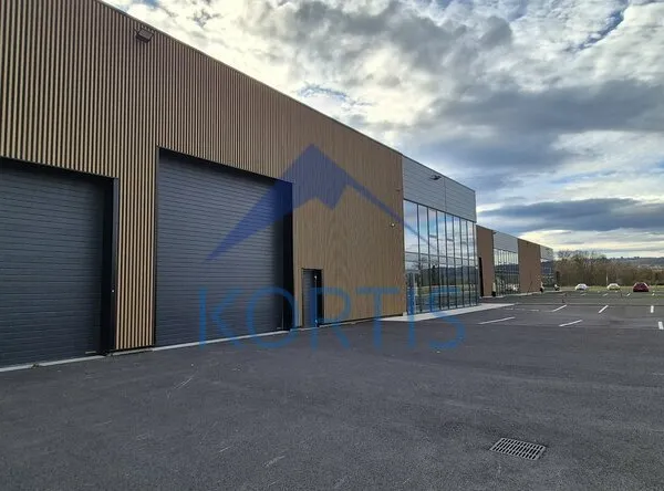 Local industriel 1827 m²