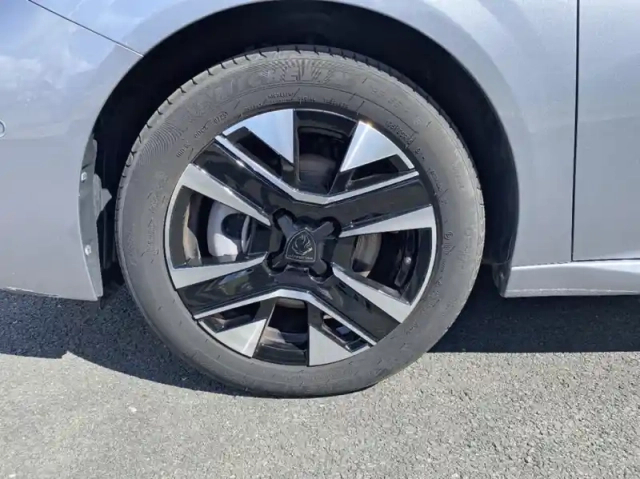 Peugeot 208 1.2 100ch s&amp;s allure — photo 14