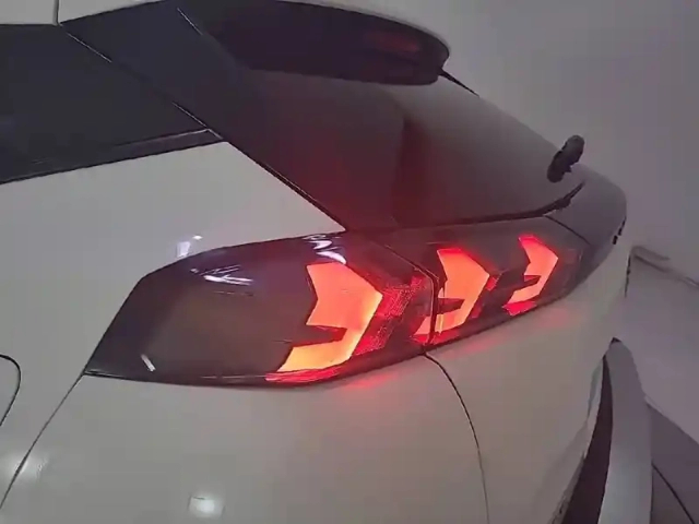 Peugeot 2008 puretech 130 s&amp;s bvm6 — photo 17