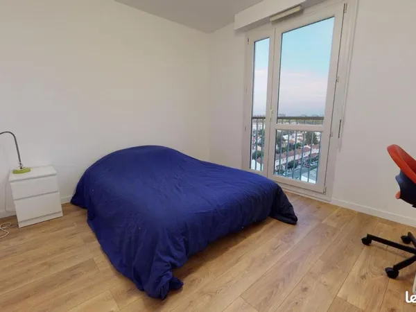 Chambre 5 pièces 74 m²