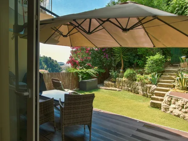Un 3p avec jardin et vue mer, au calme absolu, avec cave et parking! Que demander de plus?