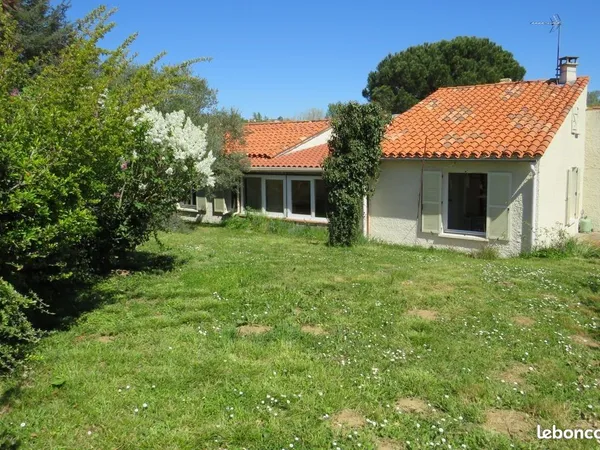 MAISON DE PLAIN-PIED A AUZIELLE-106 m² - T 5