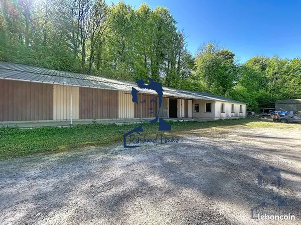Local 590 m² Charleville-Mézières